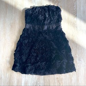 Unique Black 3D Rose Strapless Mini Dress - US Small